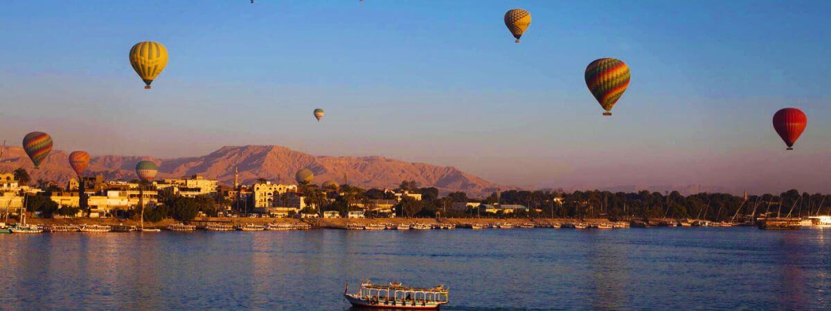 the hot air balloon rides over the nile